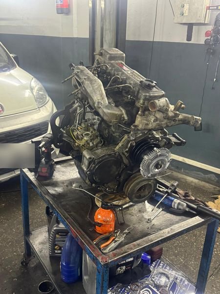 Tezgâh üzerinde dizel motor onarımı
