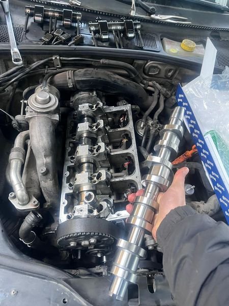 Silindir kapağı açık motorda eksantrik mili değişimi